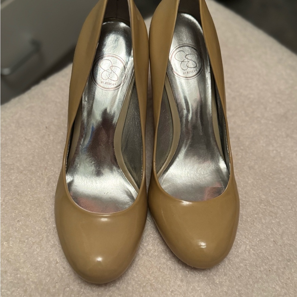 Elegant Tan Pumps